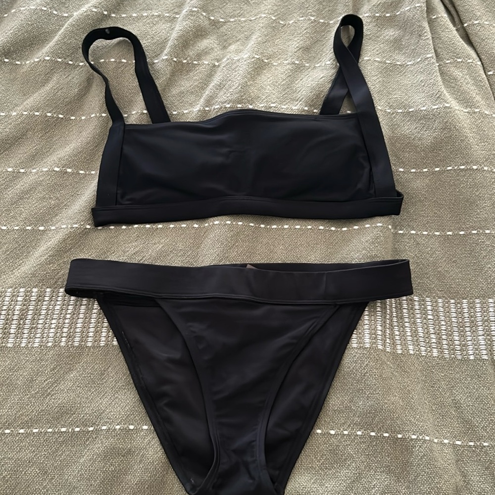 Black bikini